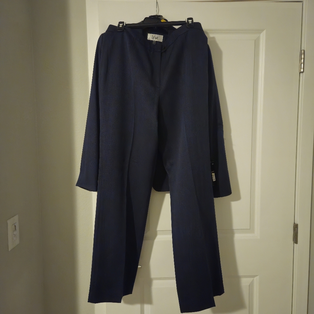 Le Suit 2 piece Navy pantsuit size 12 - Picture 2 of 5